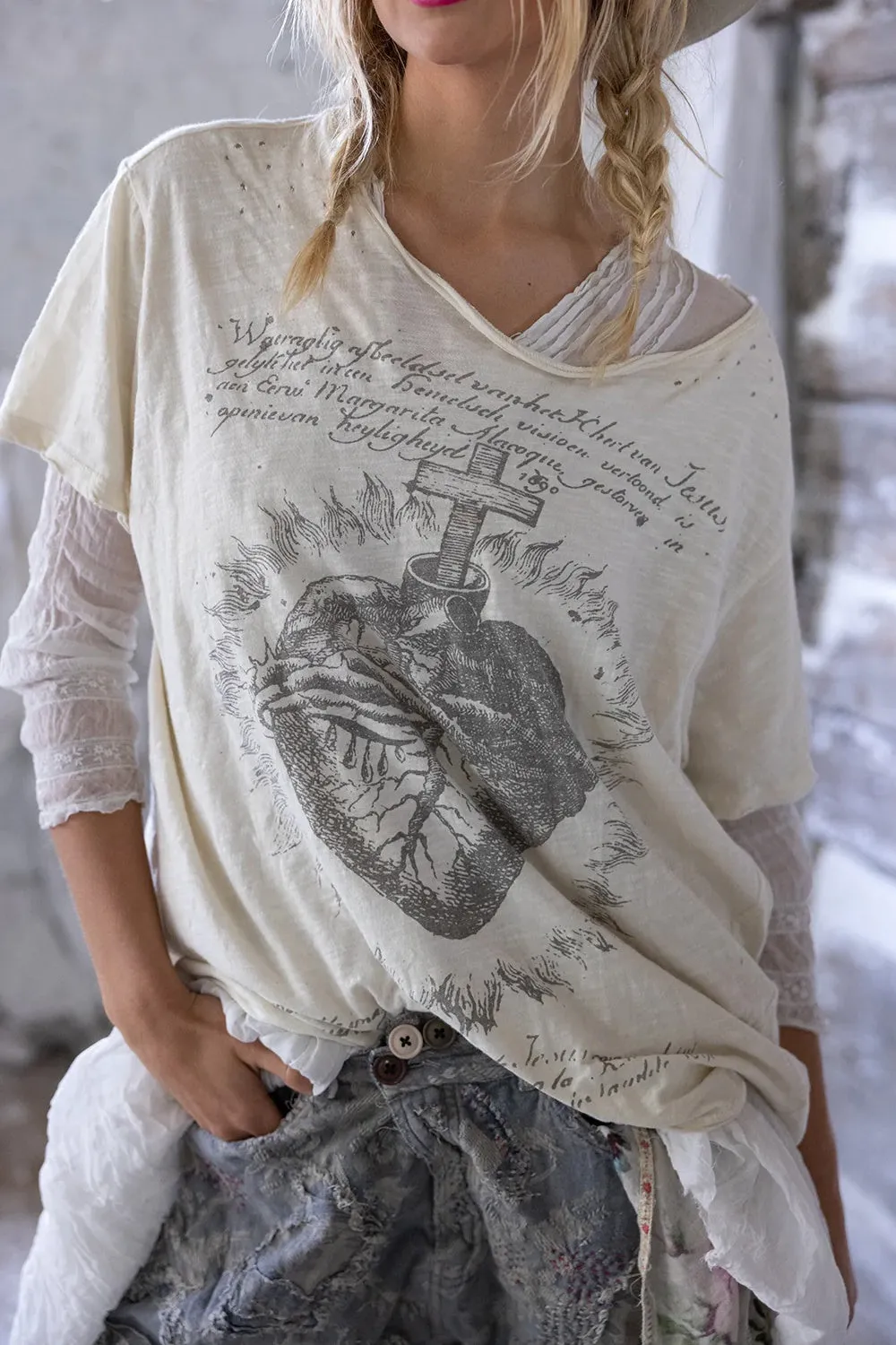 **PRE-ORDER** MAGNOLIA PEARL FAITHFUL HEART T TOP 947 MOONLIGHT