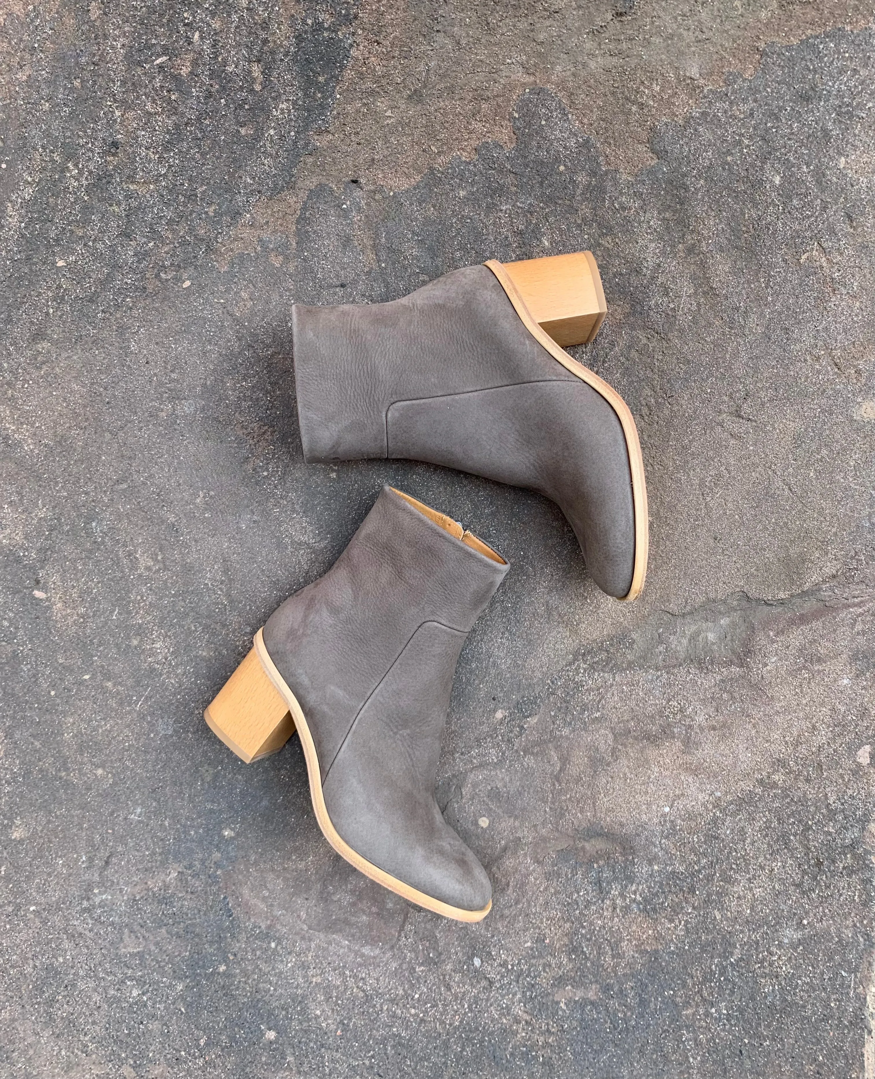 Warehouse Sale - Babe Boots Fog Nubuck