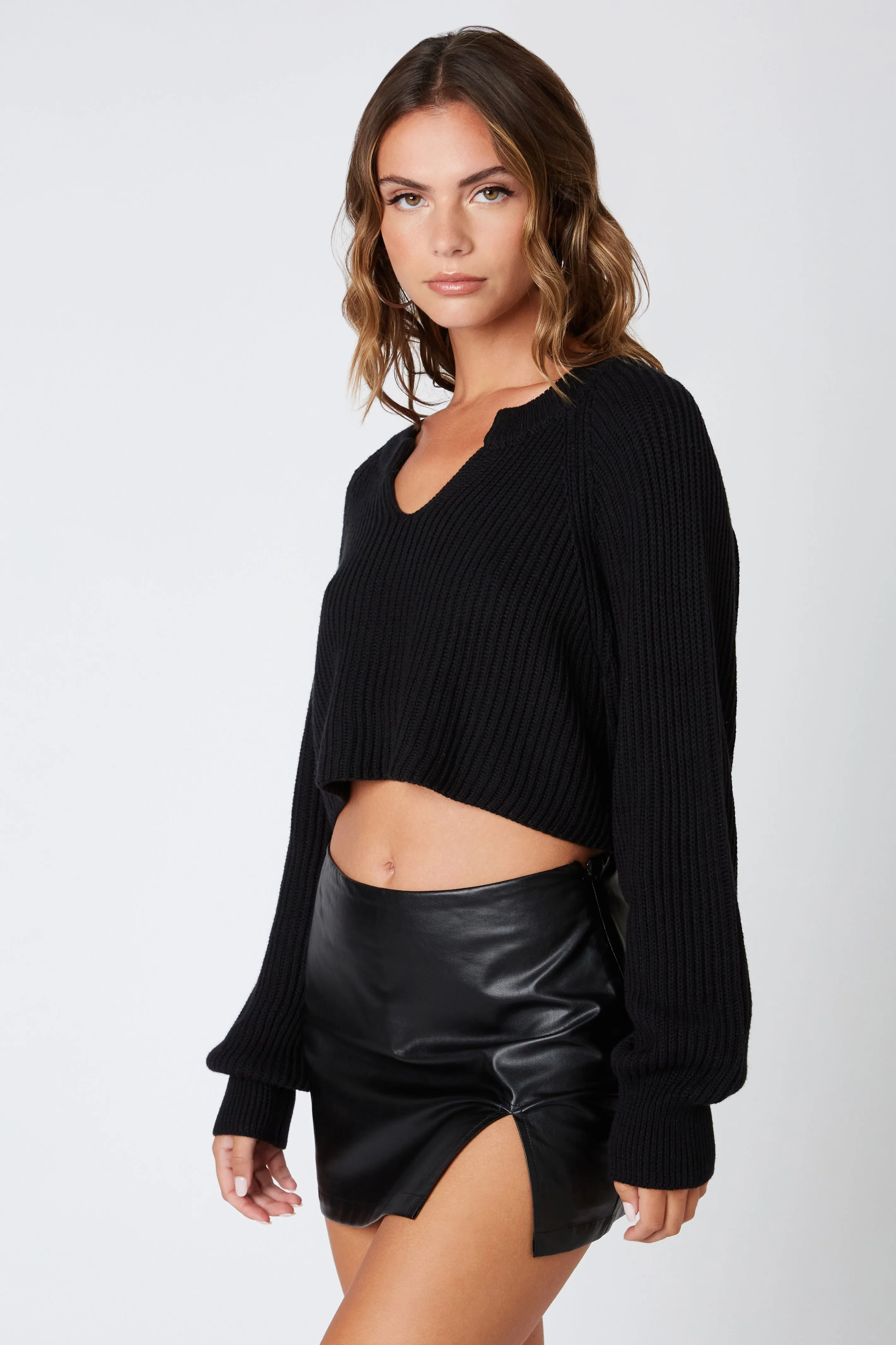 Winnie Lightweight V-Neck Sweater- Black